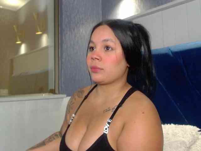 EmilyQueen3xx webcam