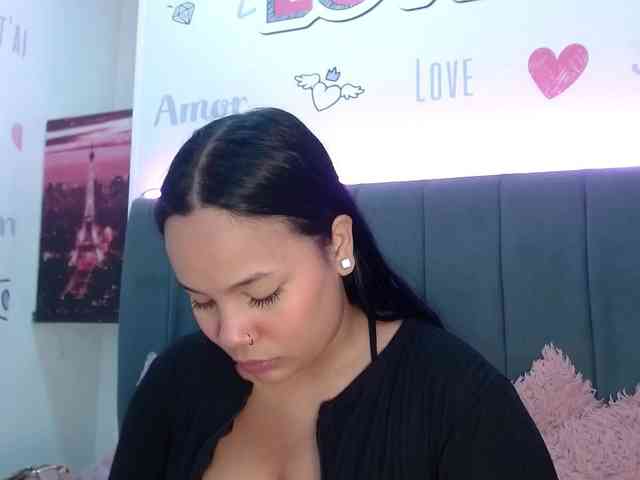EmilyQueen3xx webcam