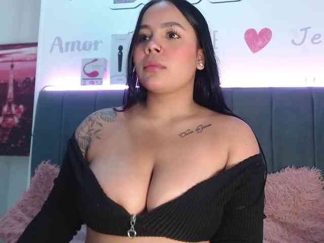 EmilyQueen3xx webcam