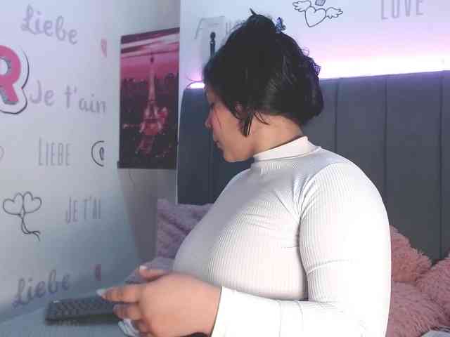 EmilyQueen3xx webcam