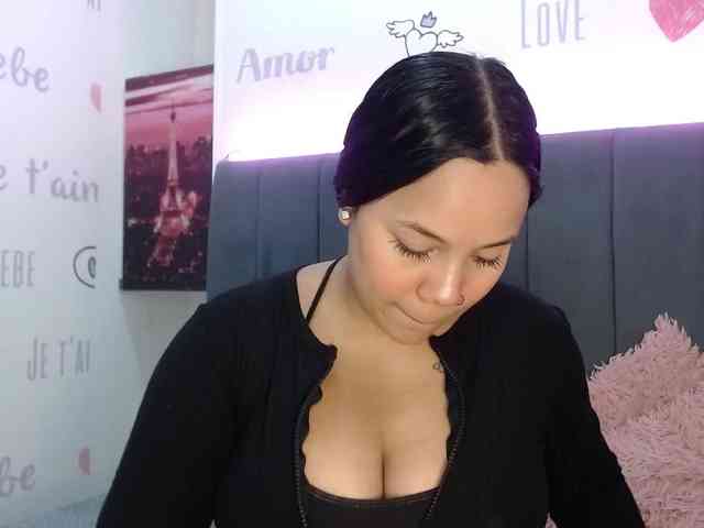 EmilyQueen3xx webcam