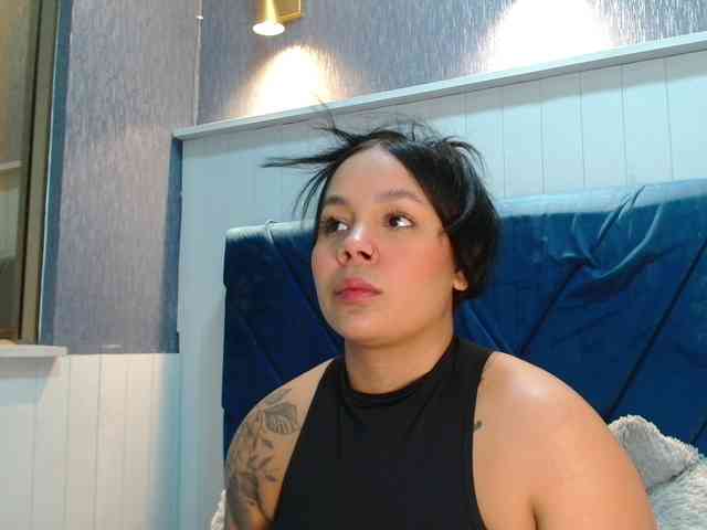 EmilyQueen3xx webcam