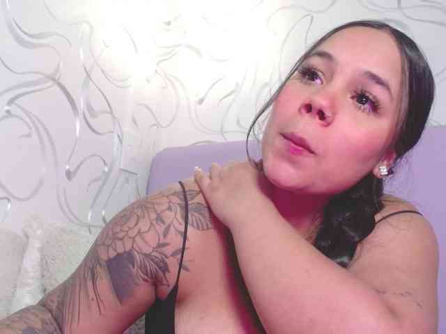 EmilyQueen3xx webcam