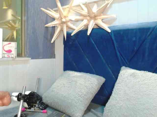 EmilyQueen3xx webcam