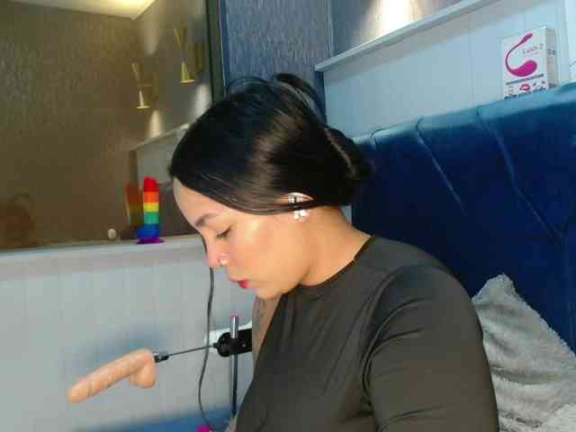 EmilyQueen3xx webcam