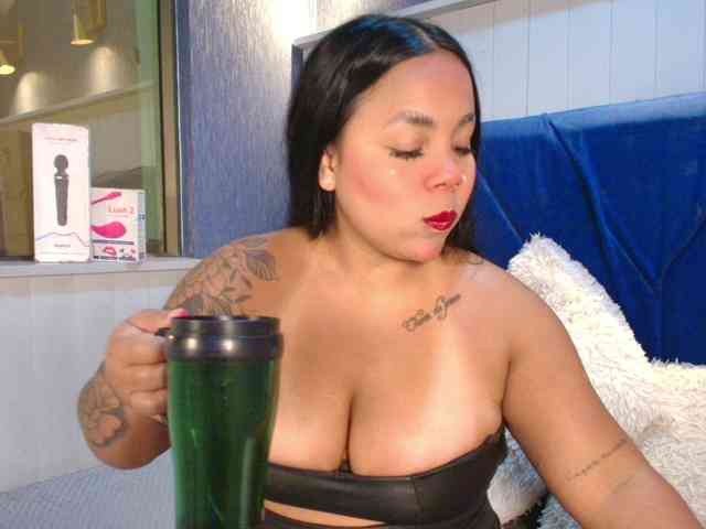 EmilyQueen3xx webcam