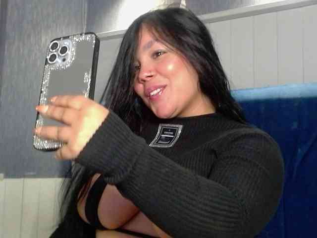 EmilyQueen3xx webcam