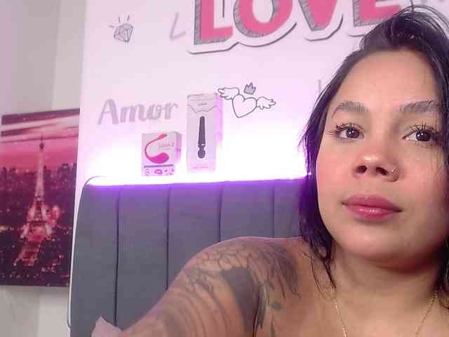 EmilyQueen3xx webcam