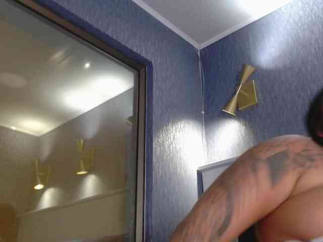 EmilyQueen3xx webcam