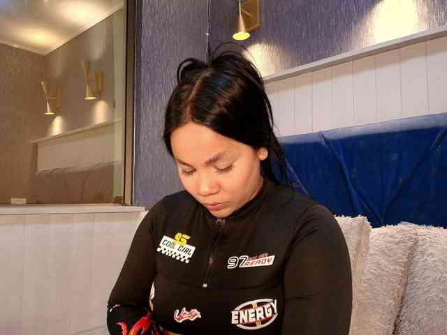 EmilyQueen3xx webcam