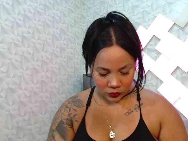 EmilyQueen3xx webcam