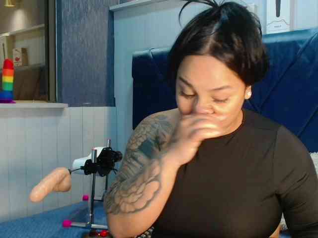 EmilyQueen3xx webcam