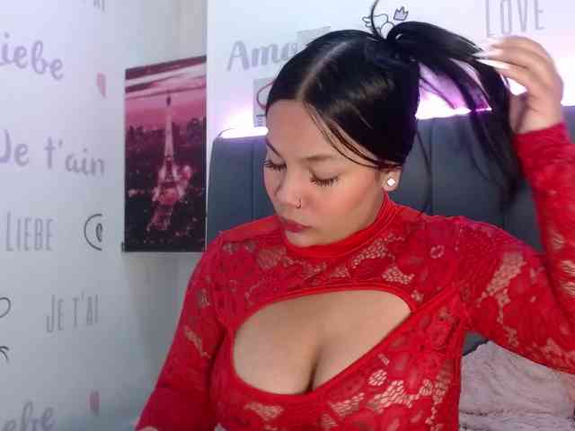 EmilyQueen3xx webcam