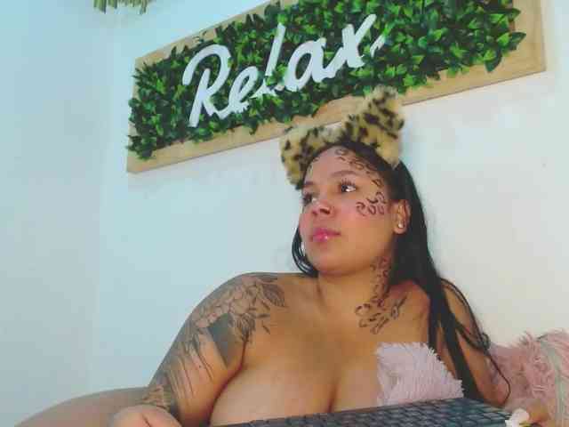 EmilyQueen3xx webcam