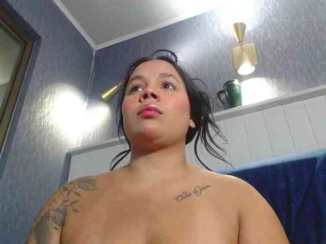 EmilyQueen3xx webcam