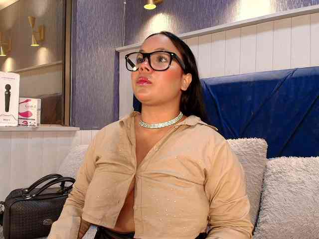 EmilyQueen3xx webcam