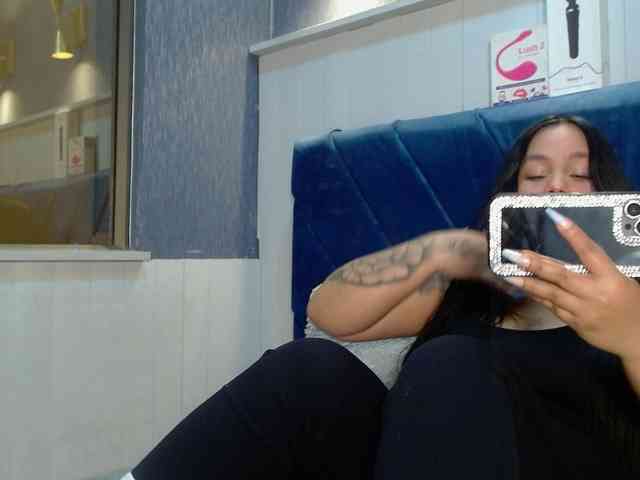 EmilyQueen3xx webcam