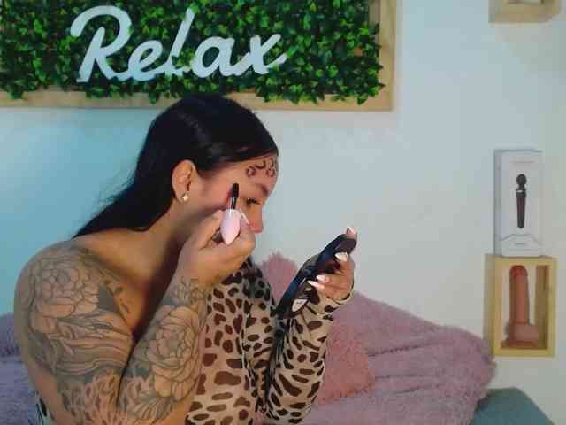 EmilyQueen3xx webcam