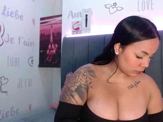 EmilyQueen3xx webcam