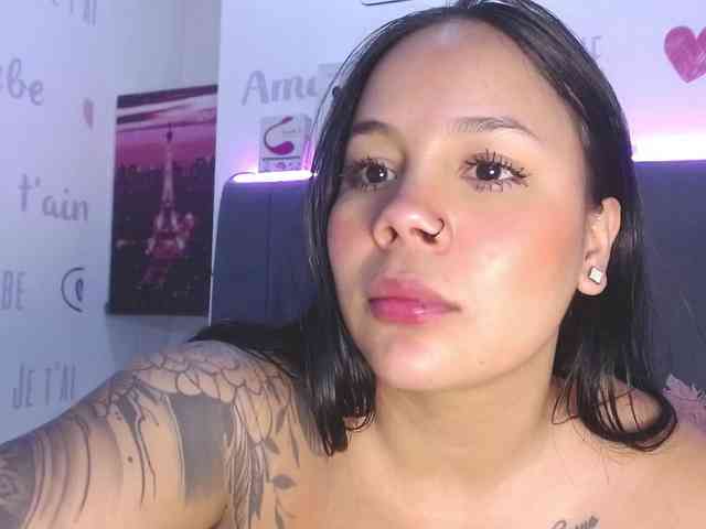 EmilyQueen3xx webcam