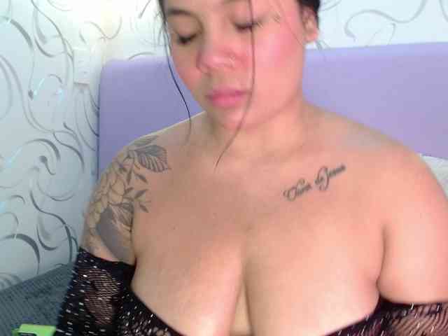 EmilyQueen3xx webcam