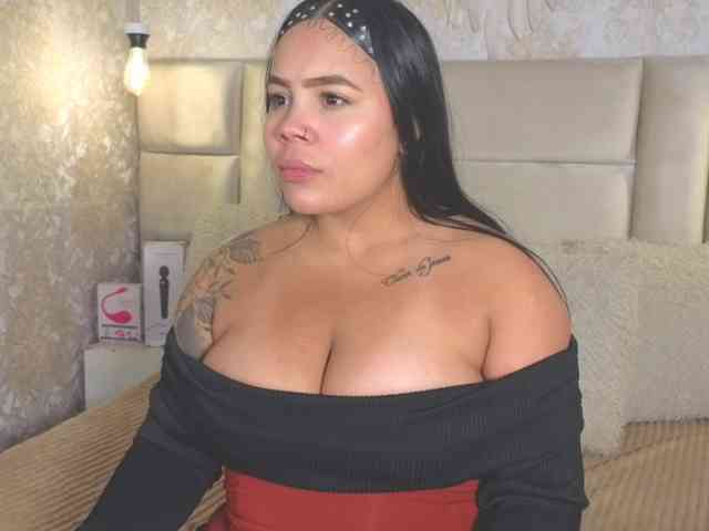 EmilyQueen3xx webcam