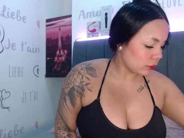 EmilyQueen3xx webcam