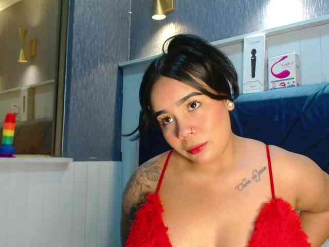 EmilyQueen3xx webcam