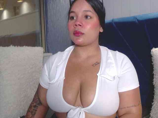 EmilyQueen3xx webcam