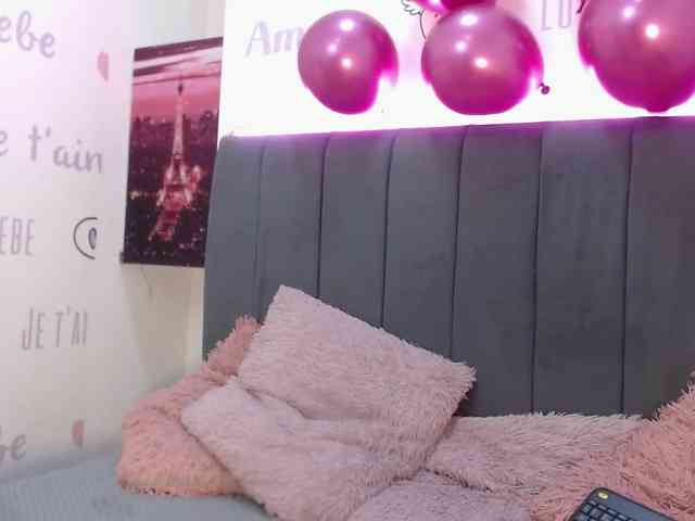EmilyQueen3xx webcam