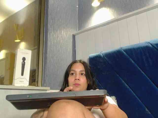 EmilyQueen3xx webcam