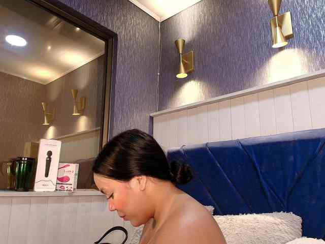 EmilyQueen3xx webcam