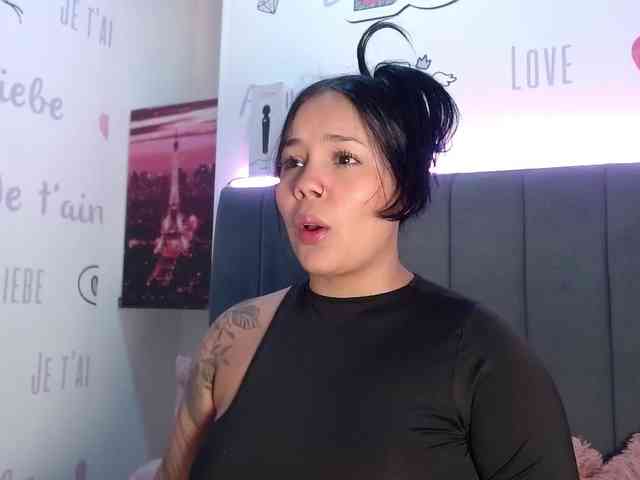 EmilyQueen3xx webcam