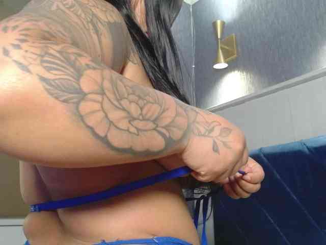 EmilyQueen3xx webcam