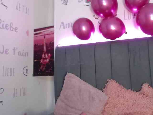 EmilyQueen3xx webcam