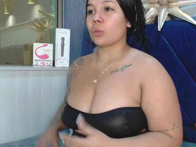 EmilyQueen3xx webcam