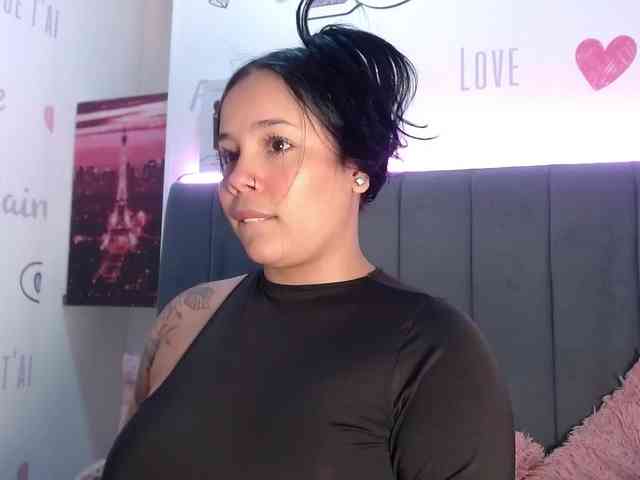 EmilyQueen3xx webcam