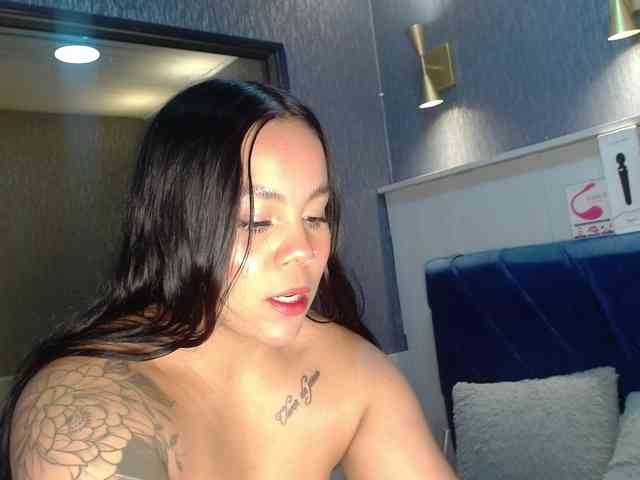 EmilyQueen3xx webcam