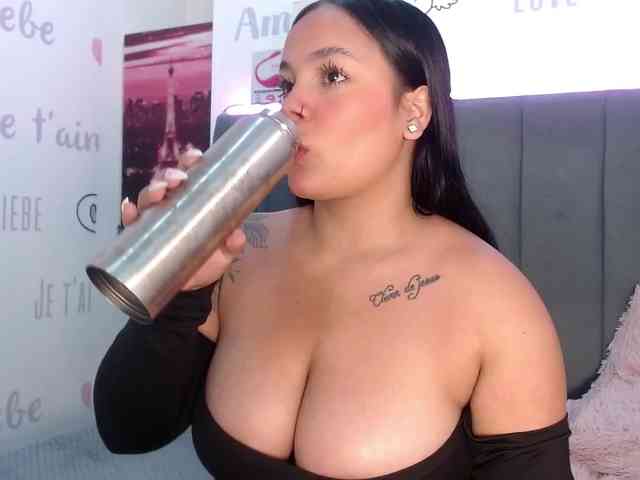 EmilyQueen3xx webcam