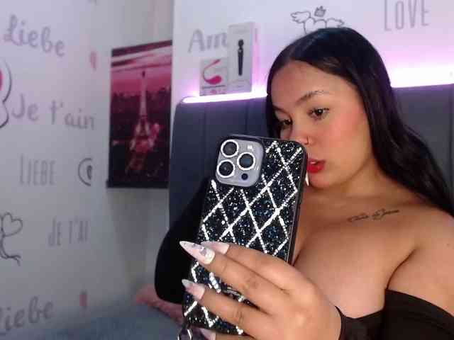 EmilyQueen3xx webcam