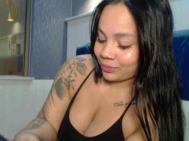 EmilyQueen3xx webcam