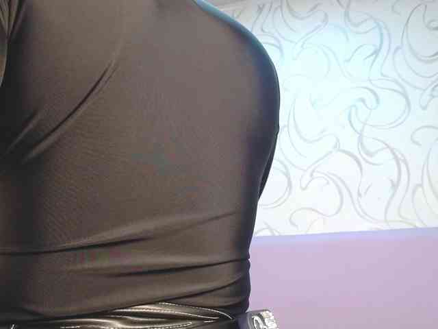 EmilyQueen3xx webcam