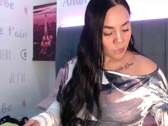 EmilyQueen3xx webcam