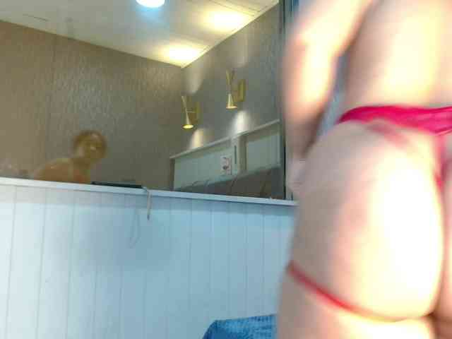 EmilyQueen3xx webcam