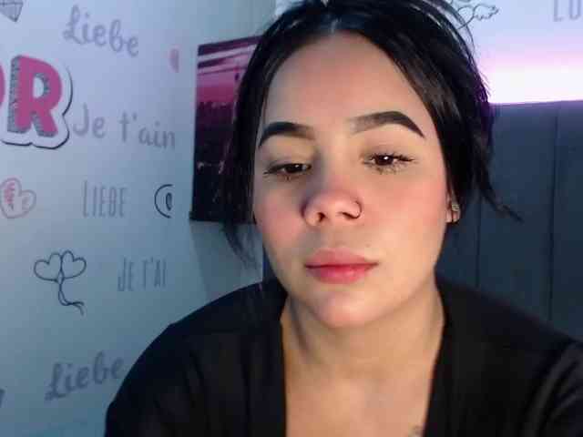EmilyQueen3xx webcam