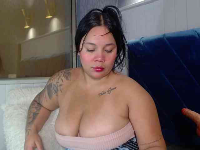 EmilyQueen3xx webcam