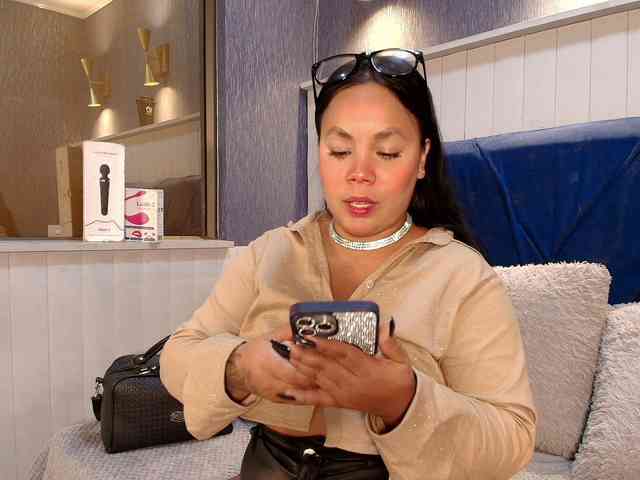 EmilyQueen3xx webcam