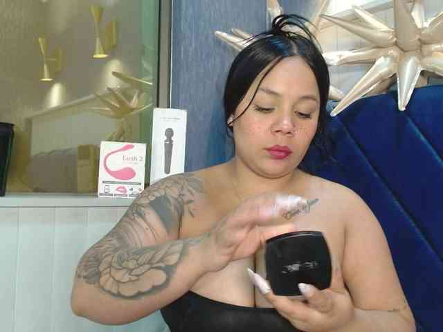 EmilyQueen3xx webcam