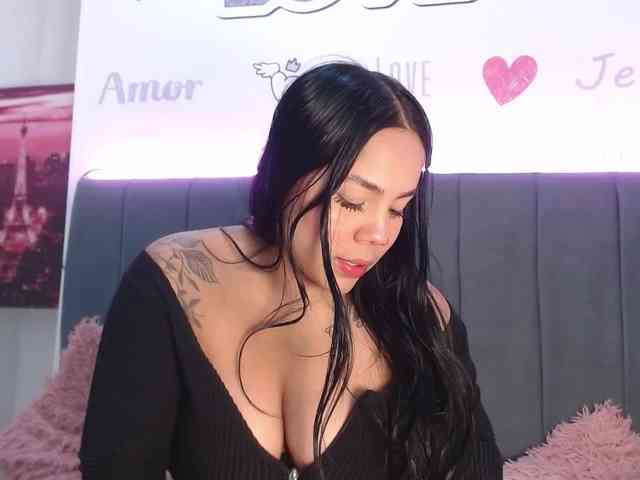 EmilyQueen3xx webcam