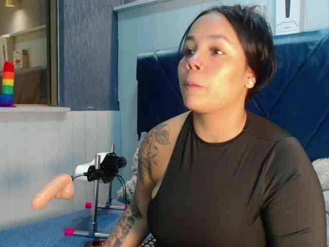 EmilyQueen3xx webcam
